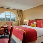 Towers & Leisure Centre كيلارني