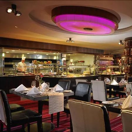 فندق Towers & Leisure Centre 4*