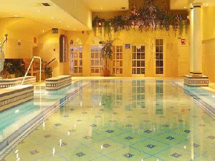 מלון Towers & Leisure Centre 4*