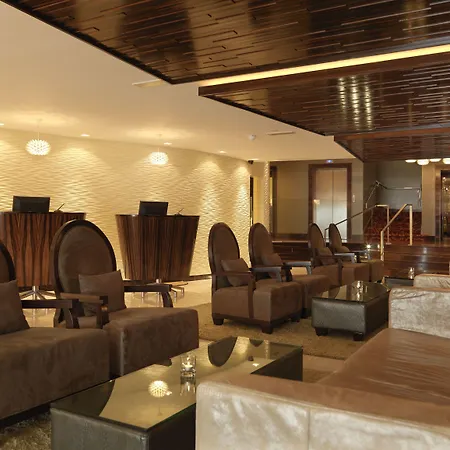 Towers & Leisure Centre فندق