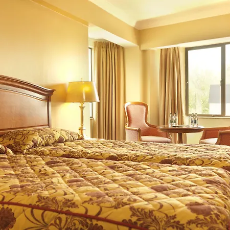 Towers & Leisure Centre 4* كيلارني