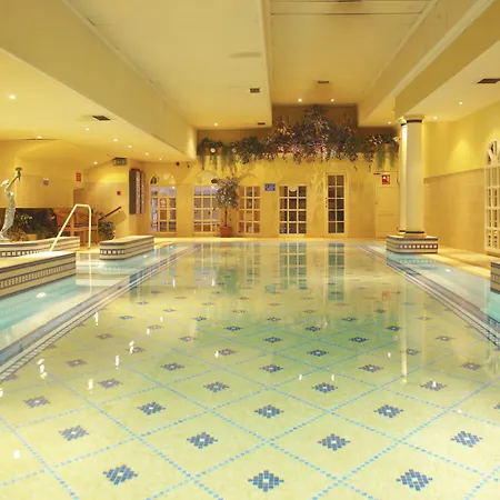 מלון Towers & Leisure Centre קיל איירן