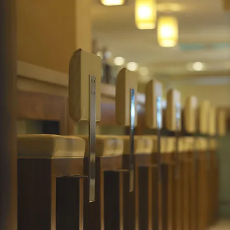 Towers & Leisure Centre فندق 4*