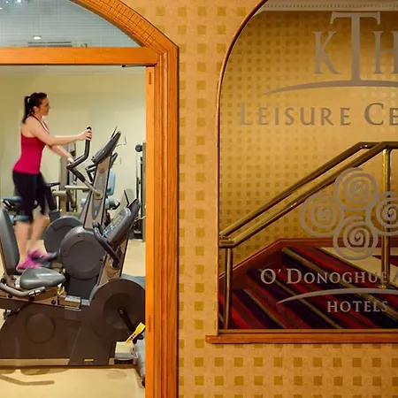 فندق Towers & Leisure Centre