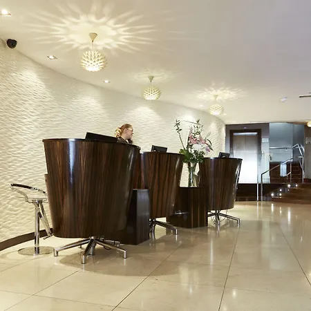 Towers & Leisure Centre كيلارني