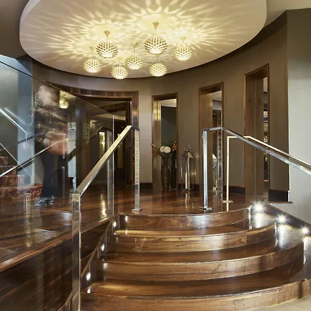 فندق Towers & Leisure Centre