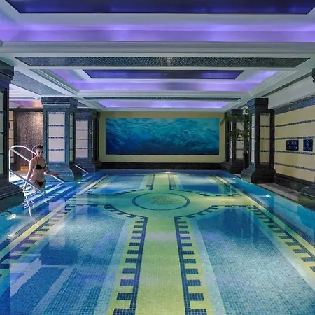 Towers & Leisure Centre 4* كيلارني