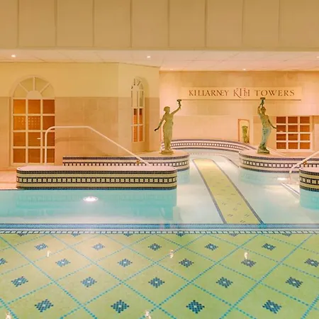 Towers & Leisure Centre فندق 4*