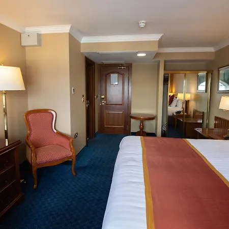 Towers & Leisure Centre 4*