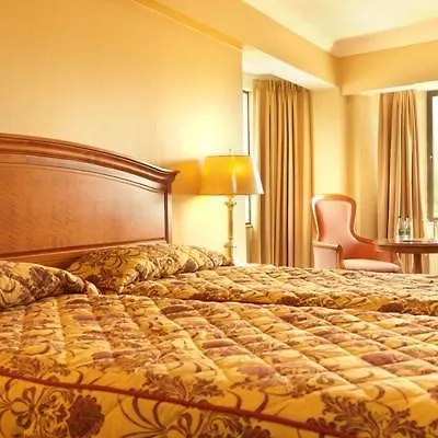 Towers & Leisure Centre فندق 4*
