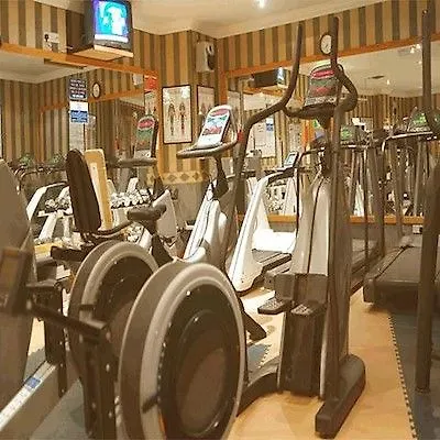 فندق Towers & Leisure Centre 4*