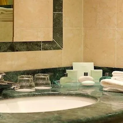 מלון Towers & Leisure Centre 4*