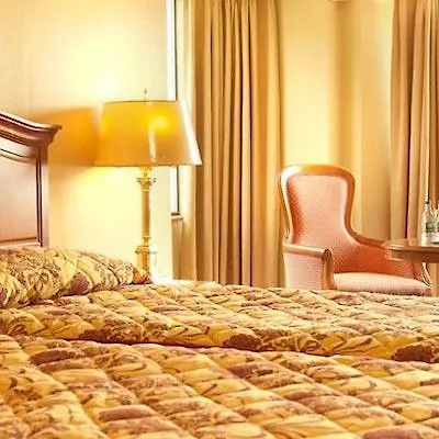 Towers & Leisure Centre كيلارني