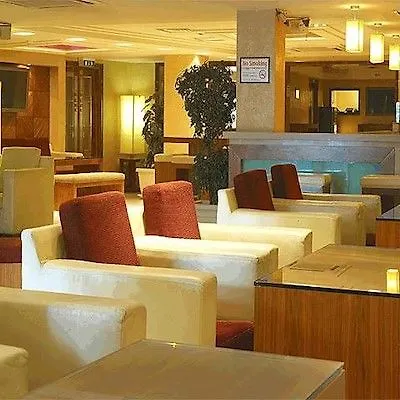 Towers & Leisure Centre فندق 4*