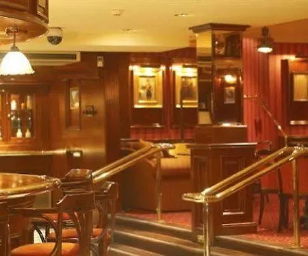 فندق Towers & Leisure Centre كيلارني