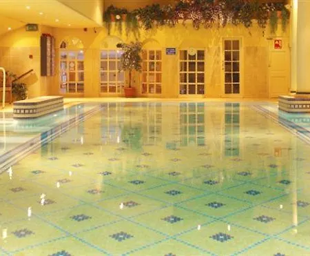 Towers & Leisure Centre 4* كيلارني
