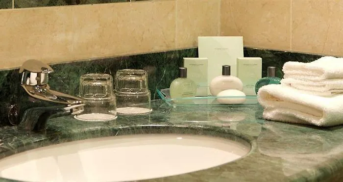 Towers & Leisure Centre Hotel 4*