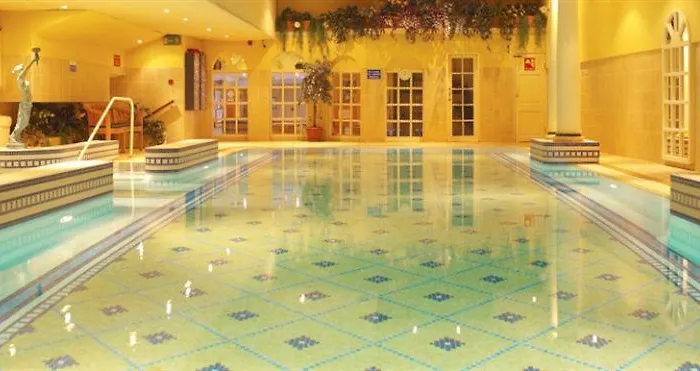 Towers & Leisure Centre 4* Cill Airne